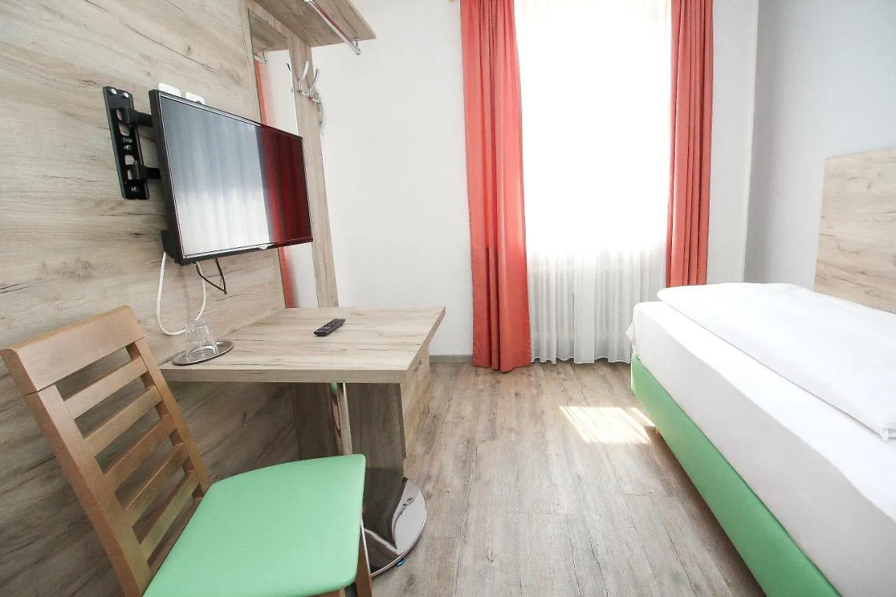 Hotel Pension Koeberl Munich 3*,