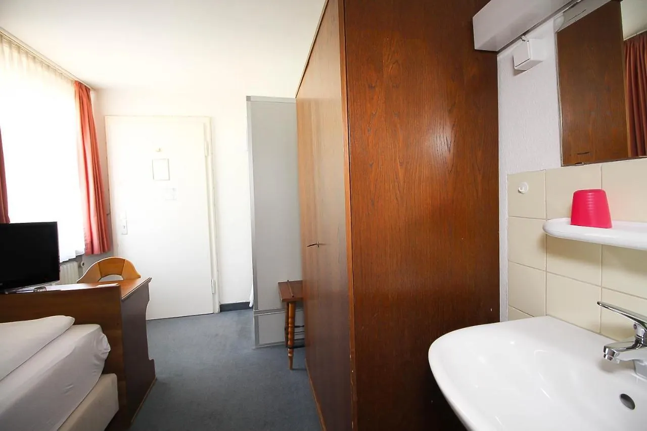 Hotel Pension Koeberl Munich 3*,